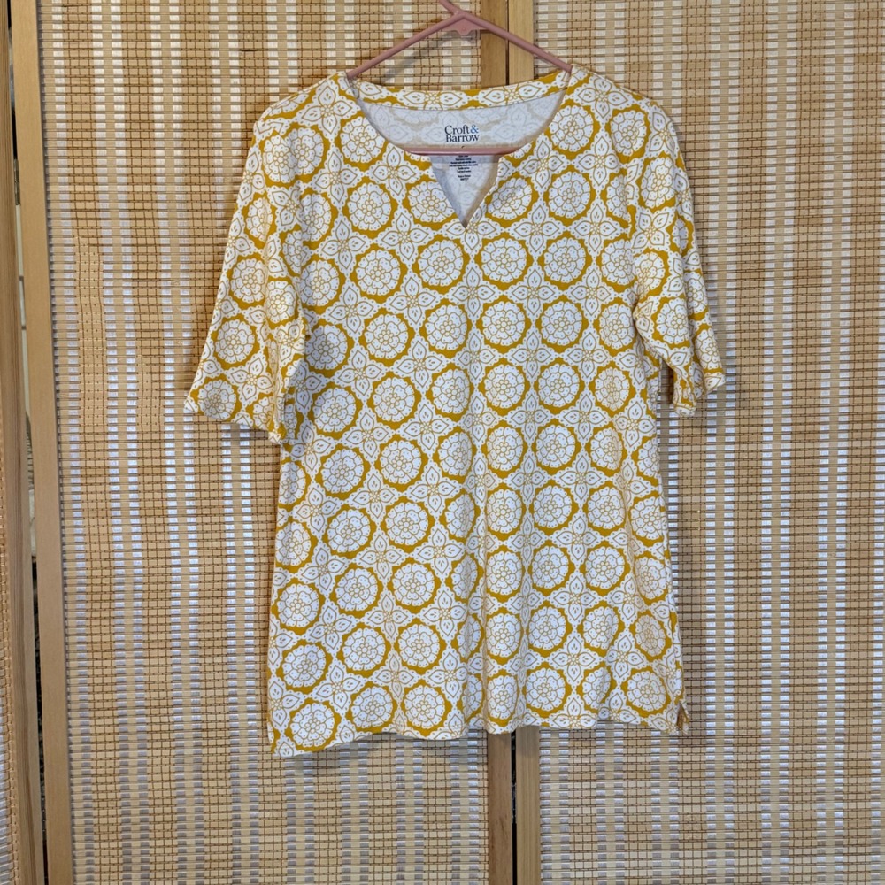 Croft & Barrow Womens Small Yellow White Medallion Floral Split Neck Cotton Top